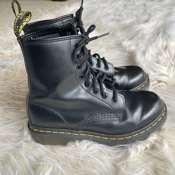 Dr. Martens Shoes - Dr. Martens 1460 Classic Leather Boots Size 5